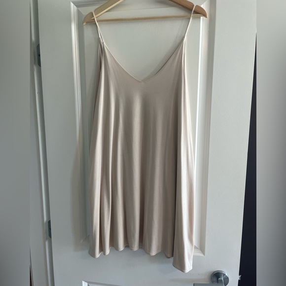 ARITZIA BLUSH PINK SPAGHETTI STRAP SLIP DRESS - M - Picture 2 of 4